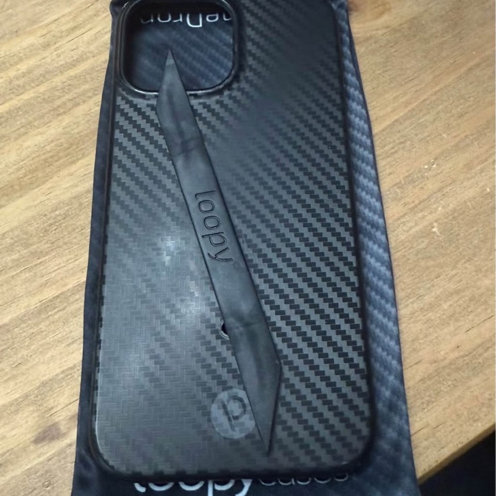 Loopy Case Carbon Fiber Black Phone Cover